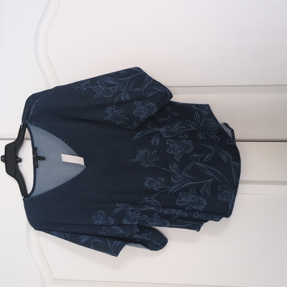 White House Black Market Blue Denim Kimono Blouse With Flowers